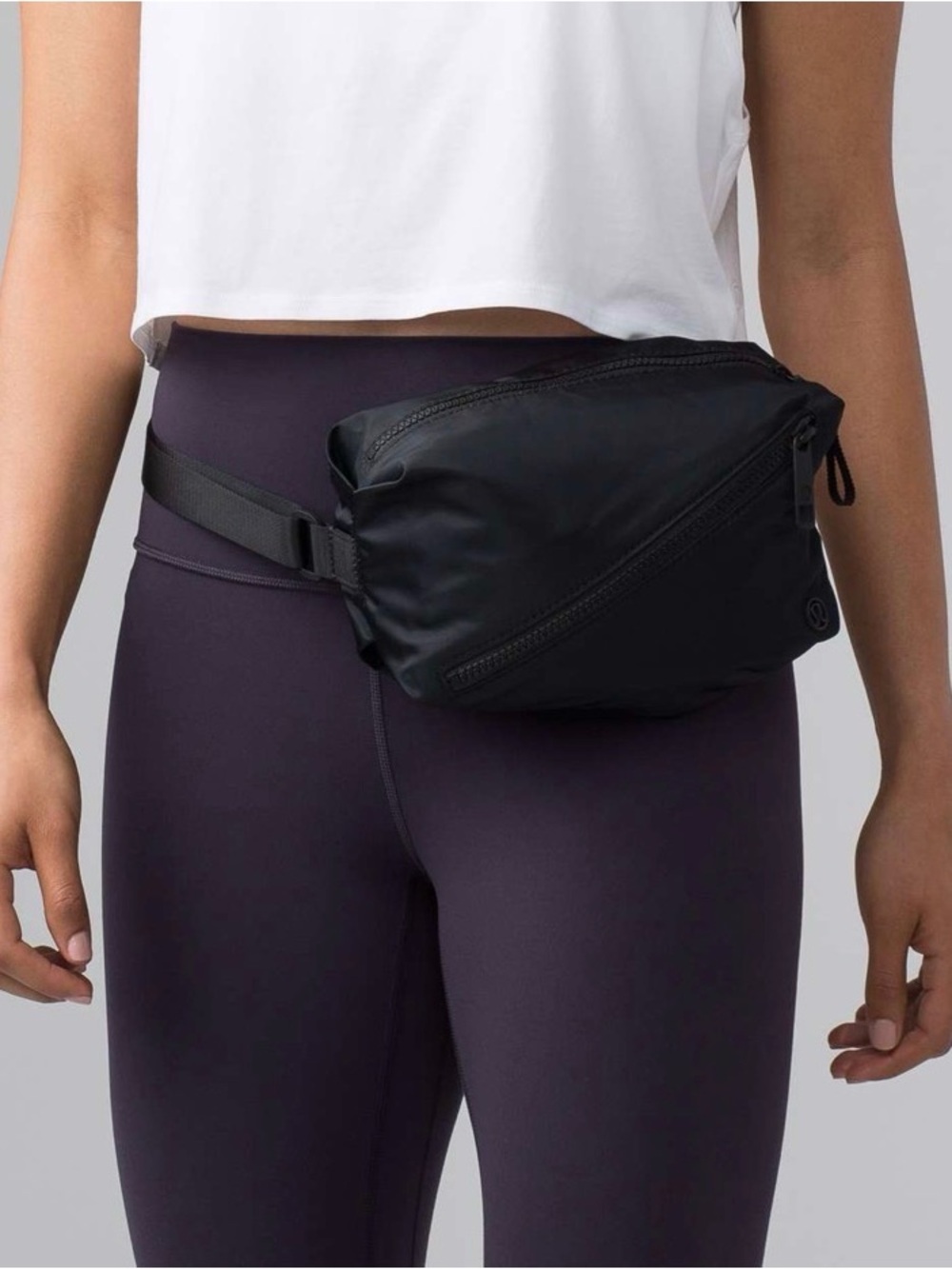 Lululemon women’s fast track belt bag